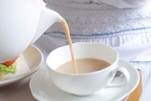 ディンブラ紅茶で作った軽やかで飲みやすいミルクティー｜穏やかな渋みと香り